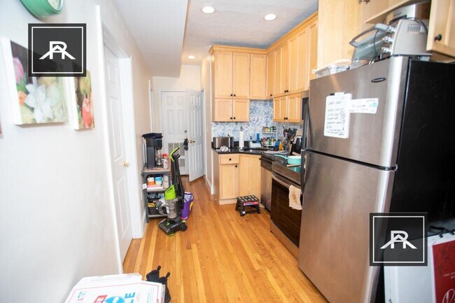 property at 71 Thatcher St