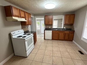 911 S Newton Ave in Springfield, MO - Building Photo - Building Photo