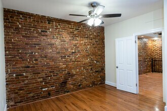 653 8th St NE, Unit 1 in Washington, DC - Foto de edificio - Building Photo