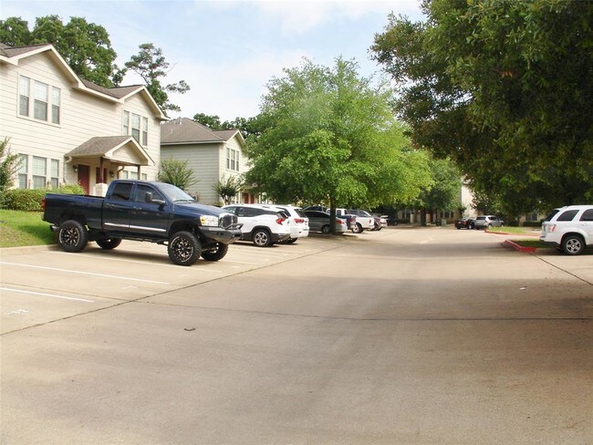 104 Vista Way in Huntsville, TX - Building Photo - Building Photo