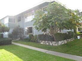 8136 W 83rd St, Unit 1 in Playa Del Rey, CA - Building Photo
