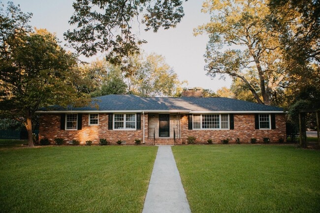 property at 946 Magnolia St SE