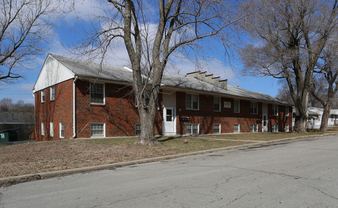 13428 Spring St in Grandview, MO - Foto de edificio