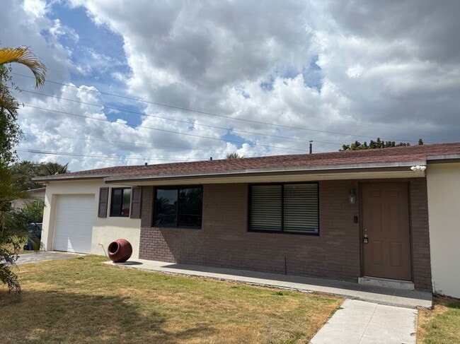 20320 SW 110th Ct in Cutler Bay, FL - Foto de edificio - Building Photo