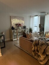 110 E Delaware Pl in Chicago, IL - Building Photo - Building Photo