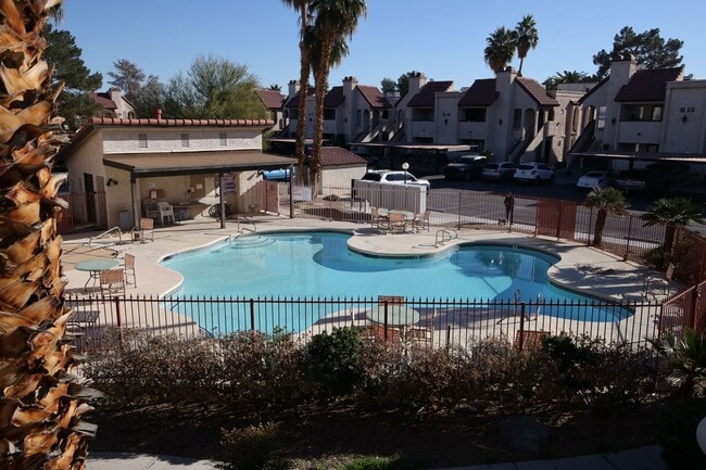 1751 E Reno Ave in Las Vegas, NV - Foto de edificio - Building Photo