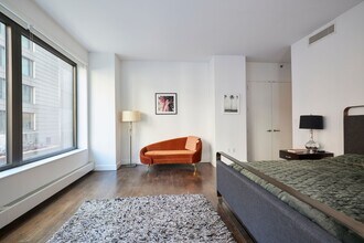 505 Greenwich St in New York, NY - Building Photo - Building Photo