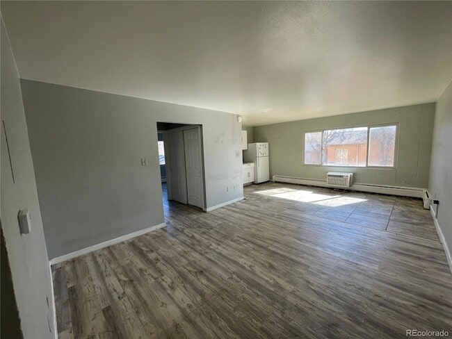 1590 Clinton St, Unit 106 in Aurora, CO - Foto de edificio - Building Photo