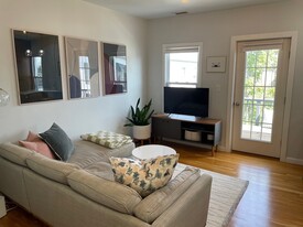 258 Everett St, Unit #3 Apartamentos