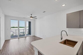 4801 Springdale Rd in Austin, TX - Building Photo - Building Photo