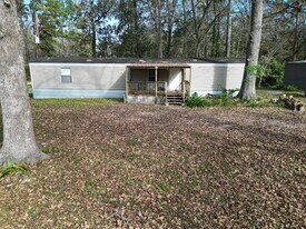 71 Co Rd 4282 in Dayton, TX - Building Photo