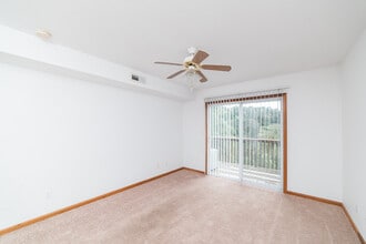 Pinnacle Heights Apartments in Morgantown, WV - Foto de edificio - Building Photo