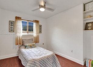 7360 SW 120th St in Pinecrest, FL - Foto de edificio - Building Photo