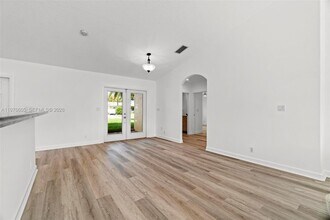 947 Nautilus Isle in Dania Beach, FL - Building Photo - Building Photo