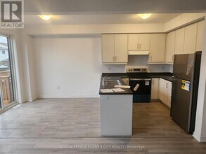 7432 Baycrest Cmn in Niagara Falls, ON - Building Photo - Building Photo