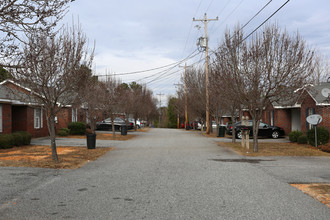 Summer Stone Cottages in Smiths Station, AL - Building Photo - Building Photo