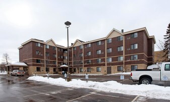 Lilac Parkway Apartments in Minneapolis, MN - Building Photo