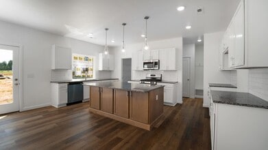 3944 E Linden Ln in Brookline, MO - Foto de edificio - Building Photo
