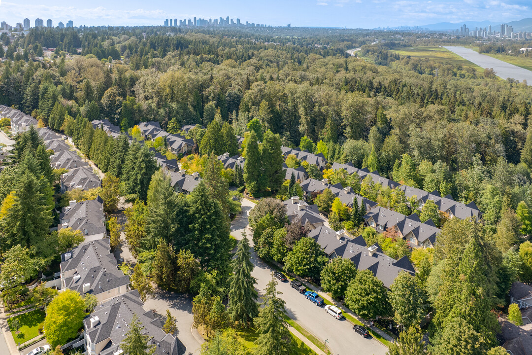 8415 Cumberland Pl in Burnaby, BC - Building Photo