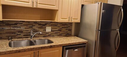 10641 SW 108th Ave in Miami, FL - Building Photo - Building Photo