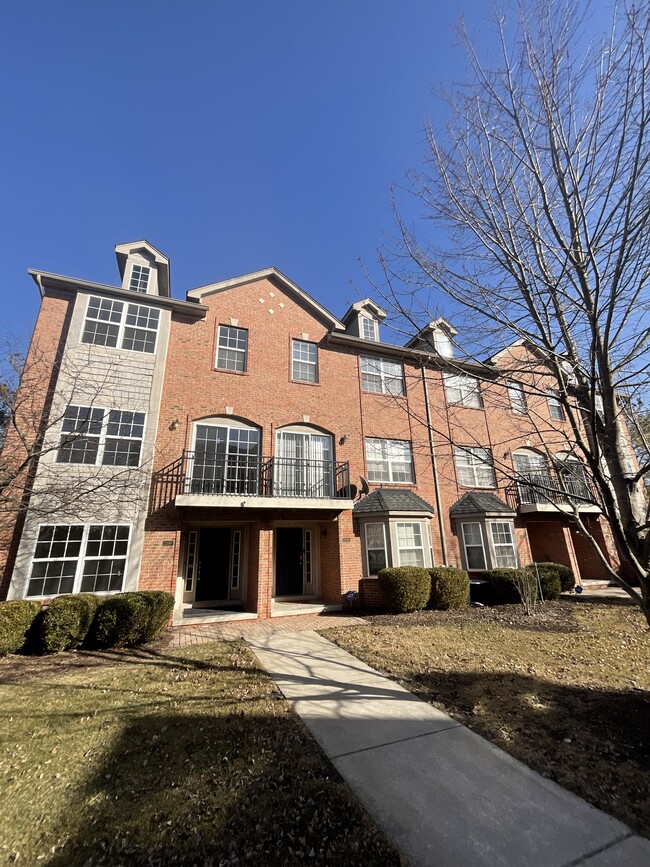 22091 Parkview Dr Rentals in Taylor, MI