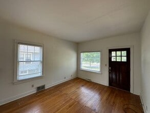 826 N Center St in Naperville, IL - Building Photo - Building Photo