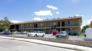 Tres Pinos Apartments in El Paso, TX - Building Photo - Building Photo