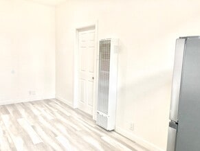 158 E 35th St, Unit 158#5 in Los Angeles, CA - Foto de edificio - Building Photo