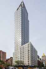 VU Condominiums in New York, NY - Building Photo - Building Photo