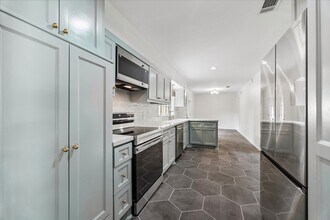 2203 Bron Holly Dr in Houston, TX - Building Photo - Building Photo