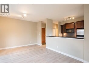 7388 Macpherson Ave in Burnaby, BC - Building Photo - Building Photo