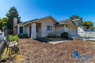 1366 Matthew Dr in Fairfield, CA - Building Photo - Building Photo