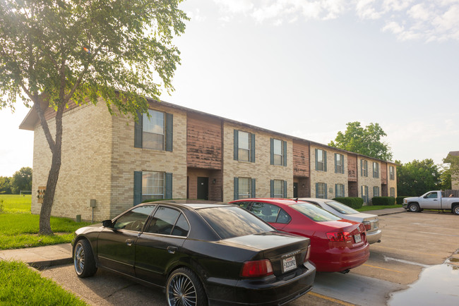 Oakbrook Apartments in Lafayette, LA - Building Photo - Building Photo