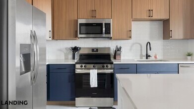 1007 S Mint St, Unit 712 in Charlotte, NC - Building Photo - Building Photo