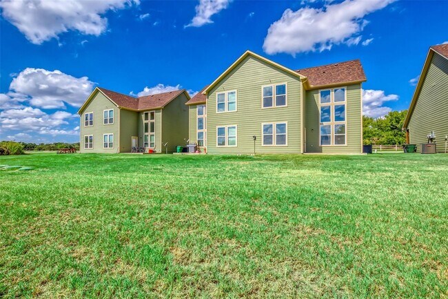 122 Eagle Meadow Dr-Unit -104 in Brock, TX - Building Photo - Building Photo