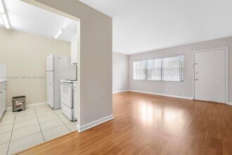 800 SW 131st Ave in Pembroke Pines, FL - Building Photo - Building Photo