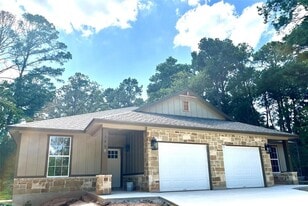 386 Tahitian Dr in Bastrop, TX - Building Photo