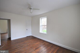 715 S Washington St-Unit -C-31 in Alexandria, VA - Building Photo - Building Photo