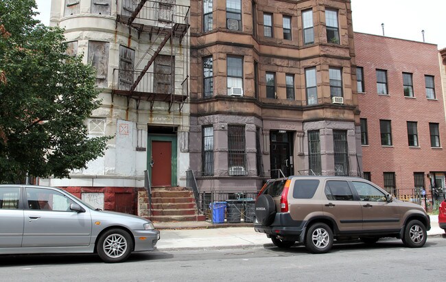677 Quincy St in Brooklyn, NY - Building Photo - Building Photo