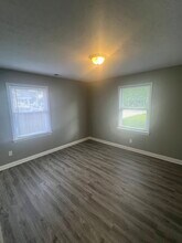 5419 Decker Rd in Louisville, KY - Foto de edificio - Building Photo