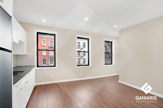 353 Greenwich St in New York, NY - Building Photo - Building Photo