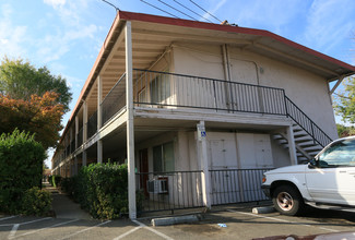 Lake Crest Apartments in Marysville, CA - Building Photo - Building Photo