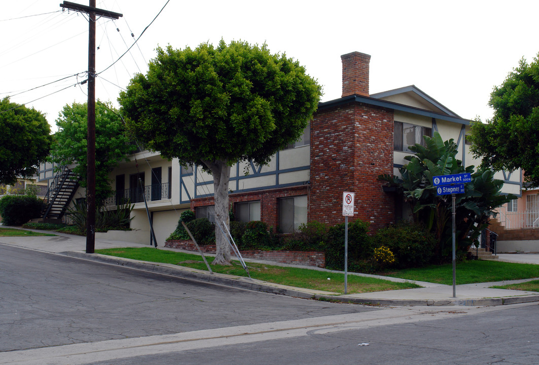 206 Stepney St in Inglewood, CA - Building Photo