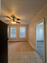 67 W 53rd St, Unit 2 in Bayonne, NJ - Foto de edificio - Building Photo