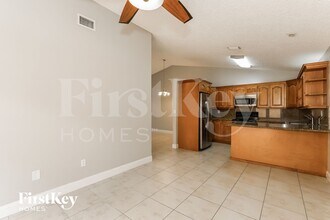 2615 W 73rd Pl in Hialeah, FL - Building Photo - Building Photo