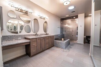 980 Vegas Valley Dr in Las Vegas, NV - Building Photo - Building Photo