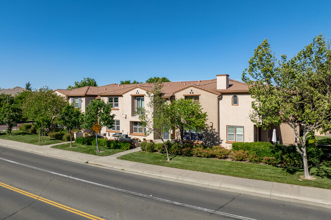 Carriage Lane in Sacramento, CA - Foto de edificio - Building Photo