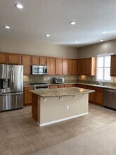 13401 Copper Crest Drive in Bakersfield, CA - Building Photo - Building Photo