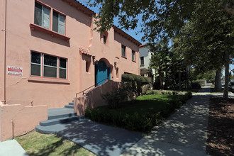 133 N Kenmore Ave in Los Angeles, CA - Building Photo - Building Photo