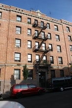2301 Morris Ave in Bronx, NY - Foto de edificio - Building Photo